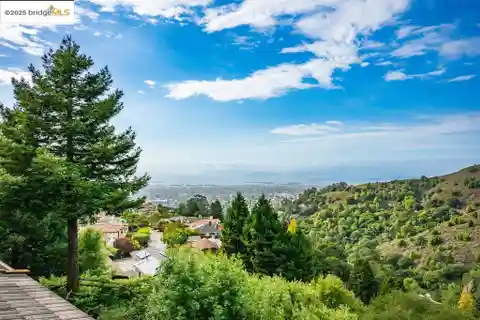 Beautiful Mid-Century Retreat with Bay Views & Privacy