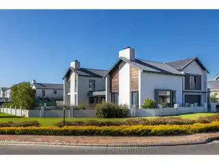 Ultra-Luxe Living with Iconic Mountain Views