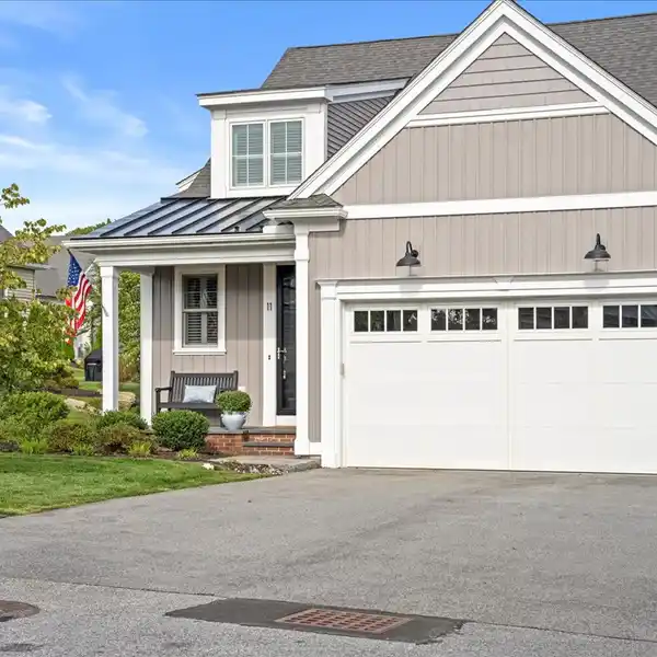 11 EAGLE LANE