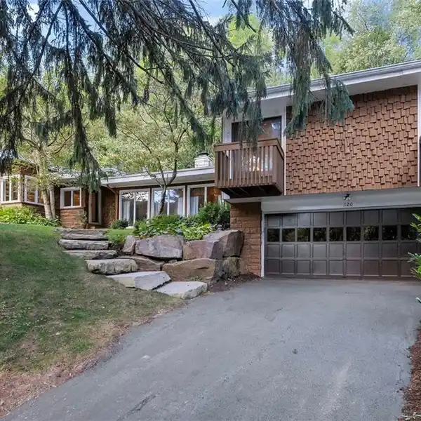 MID-CENTURY RETREAT ON TEN PRIVATE ACRES