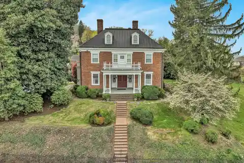 Timeless Roanoke Beauty on Triple Lot