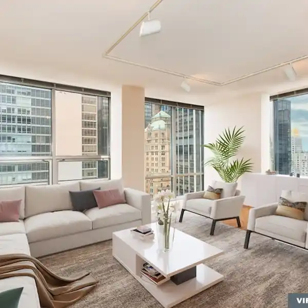 SPARKLING HOME IN AN INCOMPARABLE BUILDING