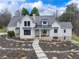 Spectacular Modern Farmhouse