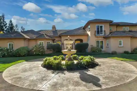 Private Lakeside Escape