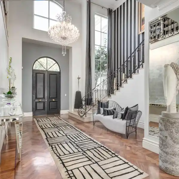 BREATHTAKING ESTATE HOME