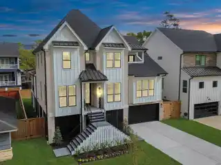 Luxury Residence in Timbergrove Manor