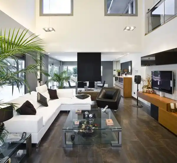 EXCLUSIVE RESIDENCE IN A PRIME LA ELIANA LOCATION