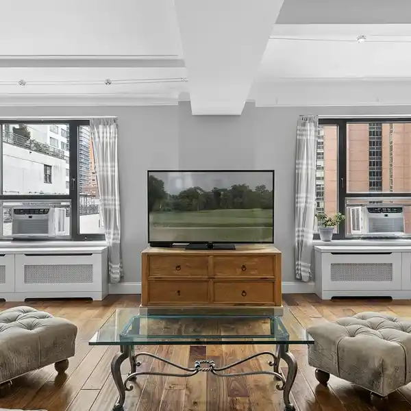 CLASSIC MANHATTAN LIVING