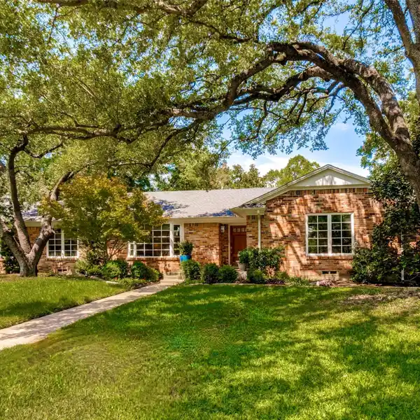 CLASSIC DESIGN MEETS MODERN COMFORT ON LANDSCAPED LOT