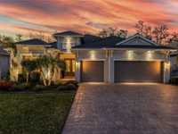 DESIRABLE PLAN FULL OF CUSTOM UPGRADES