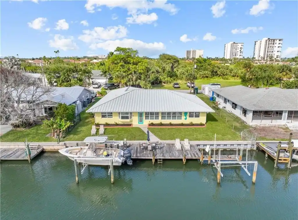 Totally Renovated Waterfront Home Minutes to the Intracoastal and Atlantic