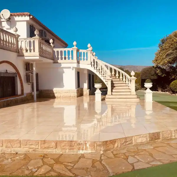 EXCLUSIVE VILLA IN ONTENIENTE