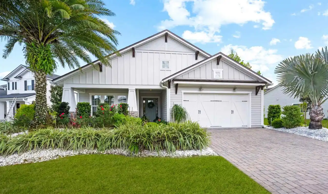 Craftsman-style Pool Home in Julington Lakes