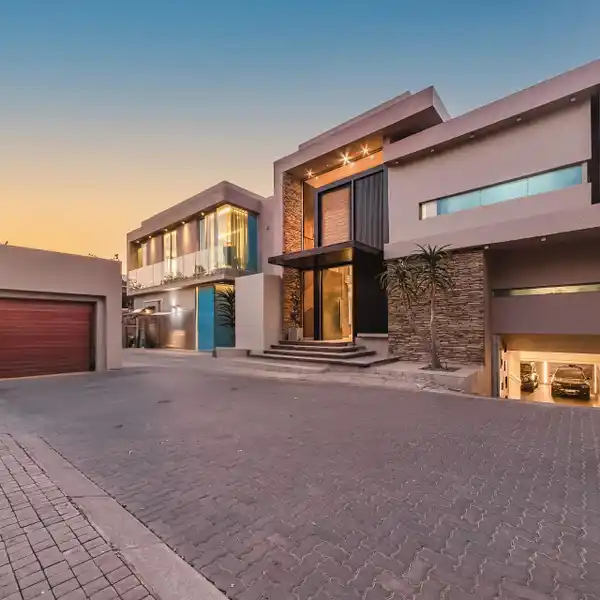 UNPARALLELED CONTEMPORARY ELEGANCE