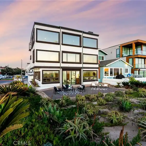 STATEMENT HOME IN SUNSET BEACH