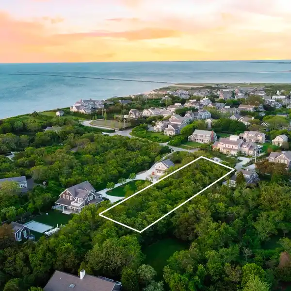 SPACIOUS VACANT LOT NEAR LINCOLN CIRCLE