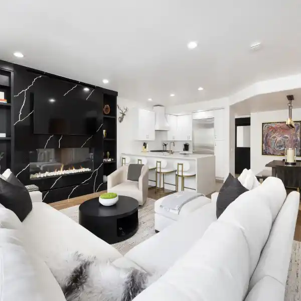 FULLY REMODELED SKI-IN/SKI-OUT TOWNHOME