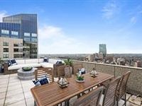 RITZ-CARLTON PENTHOUSE WITH SHOWSTOPPING VIEWS