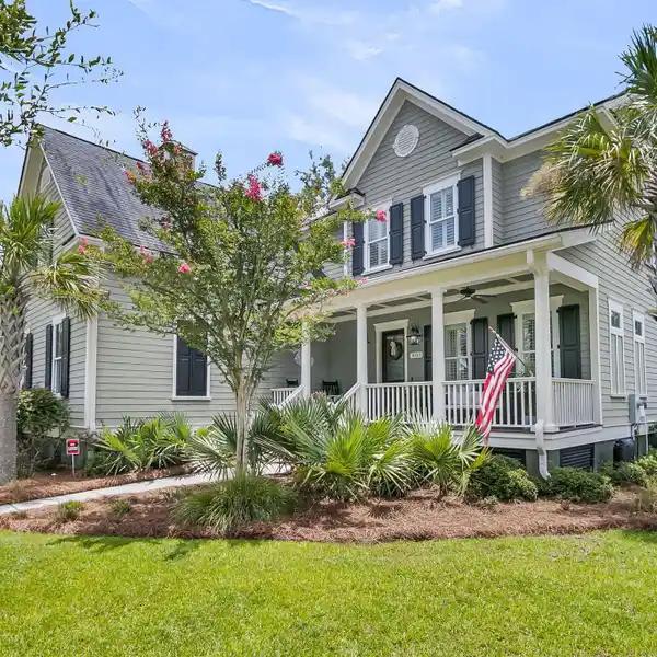 TRADITIONAL LOWCOUNTRY HOME WITH A VERSATILE OPEN PLAN