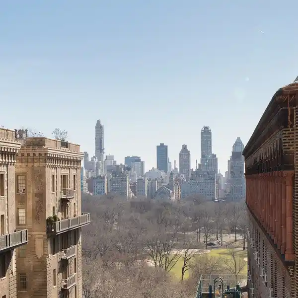 EXPANSIVE THREE BEDROOM HOME AT ONE LINCOLN PLAZA