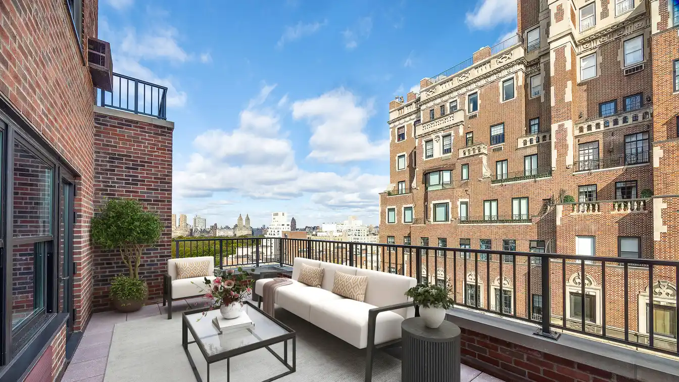 Sun-drenched Two Bedroom Residence with Impressive Views