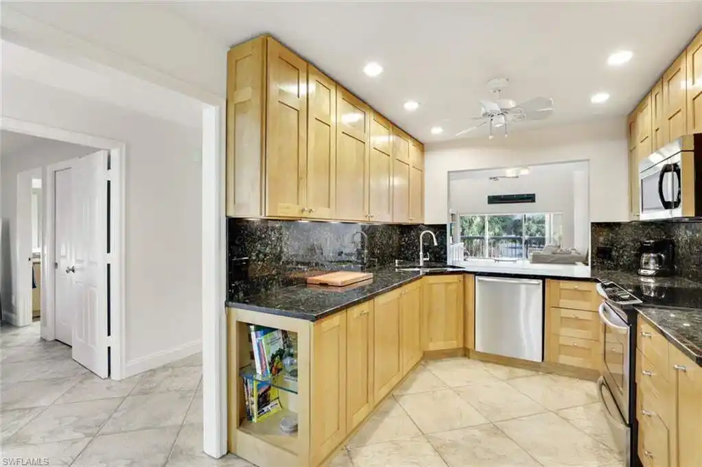 Opportunity for an Old Naples Pied a Terre