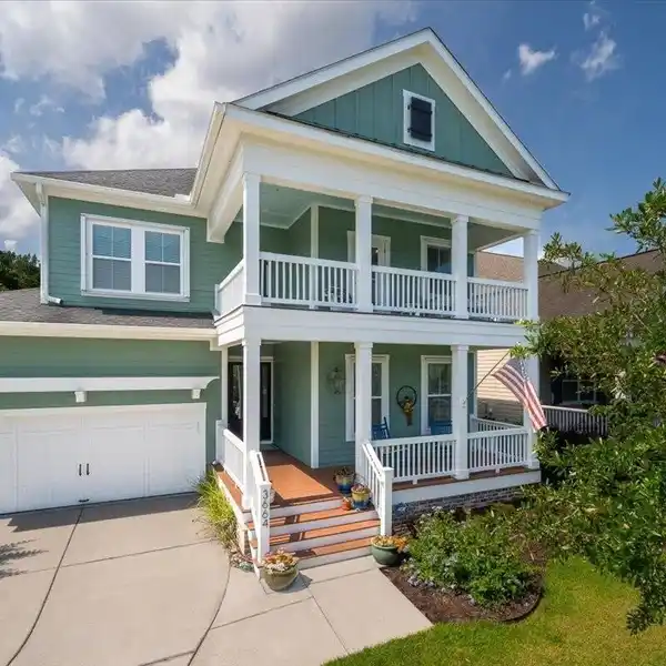 EXCEPTIONAL OPEN-PLAN HOME IN A POPULAR NEIGHBORHOOD