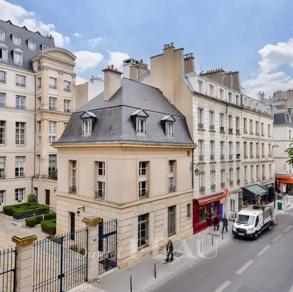 ELEGANT DUPLEX APARTMENT ON THE FIRST TWO FLOORS