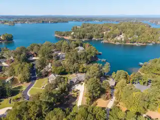 Artisan Lakefront Haven