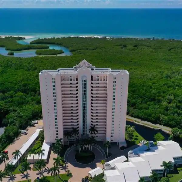 THE IDYLLIC PELICAN BAY LIFESTYLE AT ST. MAARTEN