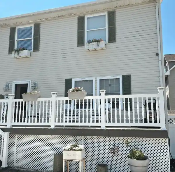 STUNNING BEACH BLOCK BEAUTY