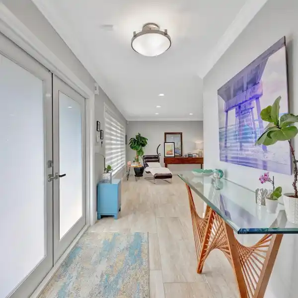 MOVE-IN-READY GEM IN CORAL RIDGE COUNTRY CLUB ESTATES