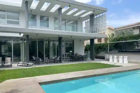 Minimalistic Design with Cutting Edge Technology