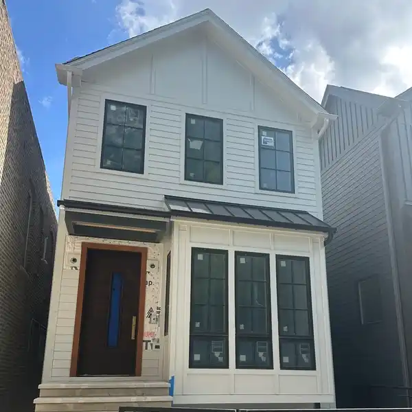 WEST TOWN LUXURY WITH ROOFTOP OASIS