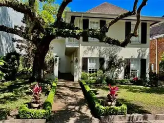 Create Your Oasis in Metairie Club Gardens