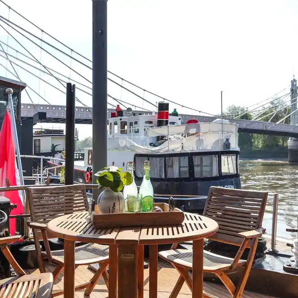 INCREDIBLE RIVERBOAT AT CADOGAN PIER