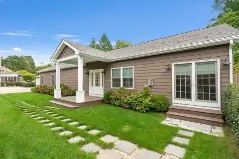 Sophisticated Modern Escape in Prime East Hampton