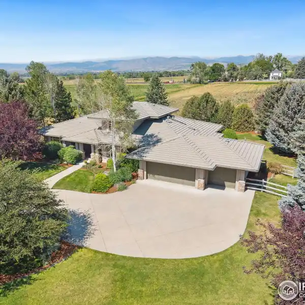 EXCEPTIONAL HOME IN SOUGHT-AFTER MAJESTIC RETREAT