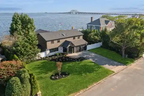 Bayfront Beauty in Oakneck Estates
