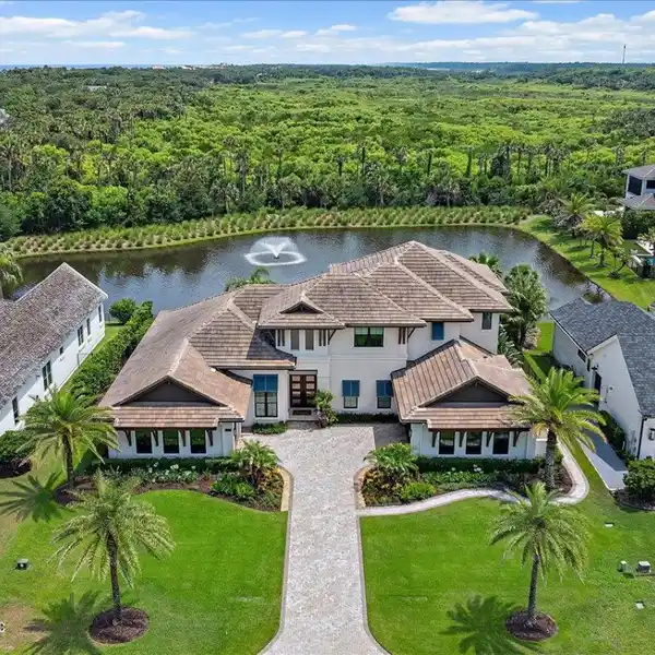 EXCEPTIONAL RESIDENCE IN AN EXCLUSIVE NEIGHBORHOOD