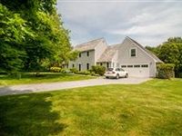 BEAUTIFUL, TRADITIONAL HOME