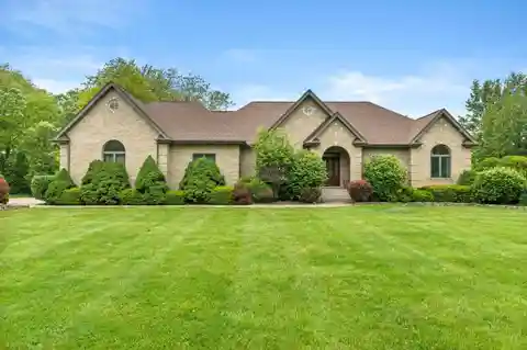 Luxurious Walk-Out Ranch