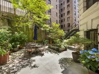 Relaxed Living at the Schuyler Arms