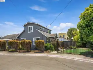 Dual-kitchen Gem with Rv Parking