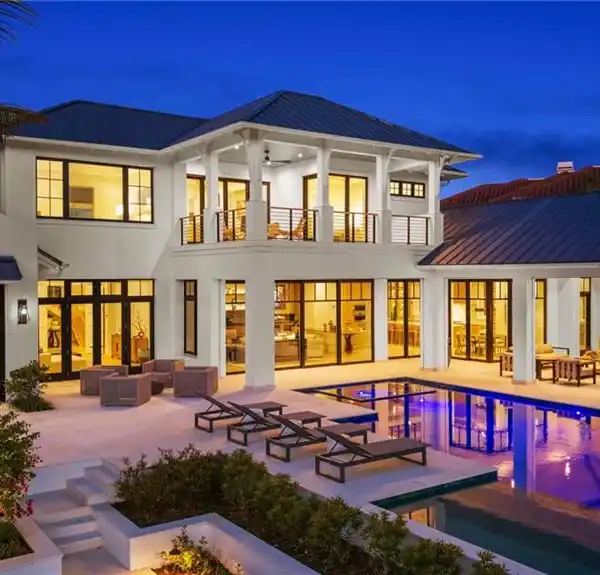 WATERFRONT SOPHISTICATION IN PRESTIGIOUS AQUALANE SHORES