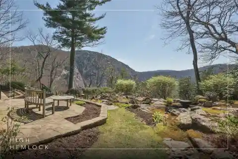 Refined Living Amid Nature’s Splendor