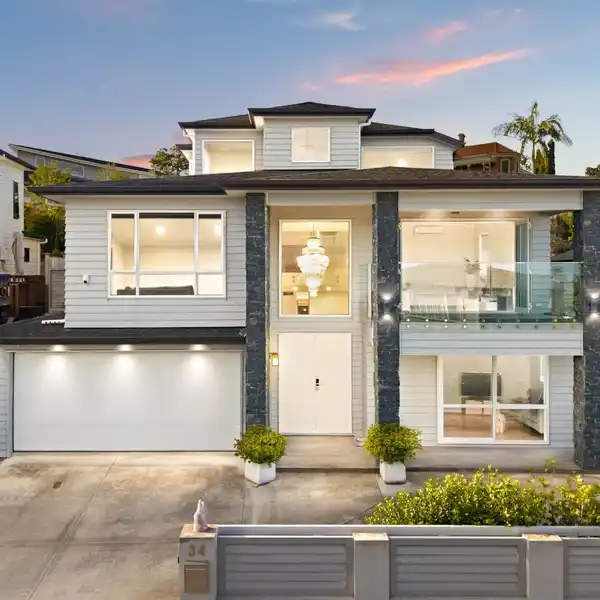 IMPRESSIVE HOME DESIGNED FOR MODERN FAMILY LIVING
