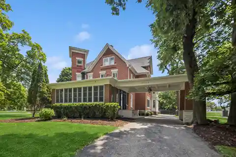 Victorian Grandeur with Cutting-Edge Comforts