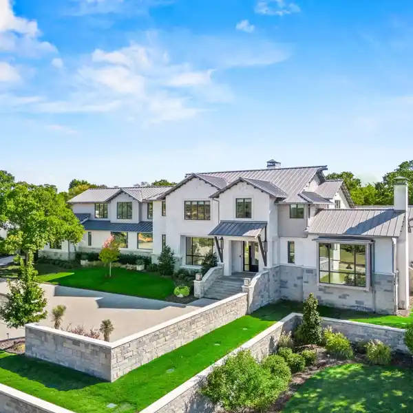 EXQUISITE CUSTOM ESTATE IN THE PRESTIGIOUS QUAIL HOLLOW ESTATES