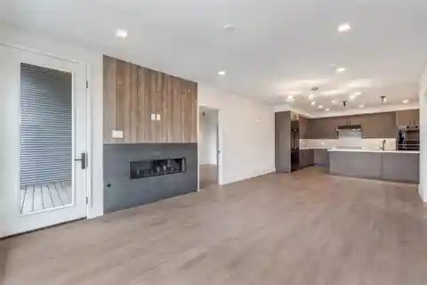 Excellent Home at the Base of Mount Royal